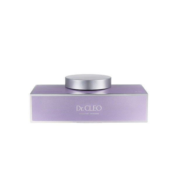 Dr. Cleo Collagen Extraction Mask Pack contains 80% collagen extract that contains more than 30 pieces of water