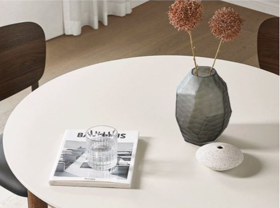 Casamia Carne Ceramic Round Table 1000 + Leather Chair 4p Visit Installation
