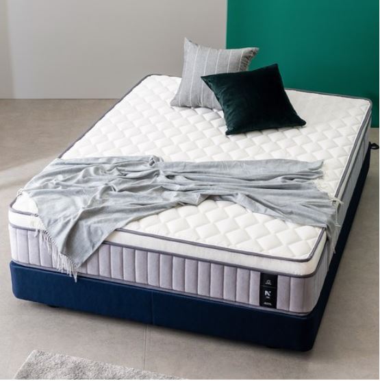 Well Furniture Waist Specialized Pocket Pillow Top Mattress at Moby Dick's Waist